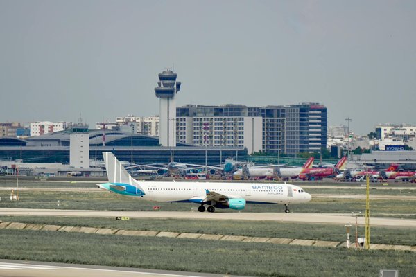 Comment organiser un séjour en Grèce avec des cours de cuisine méditerranéenne et des visites de sites antiques?